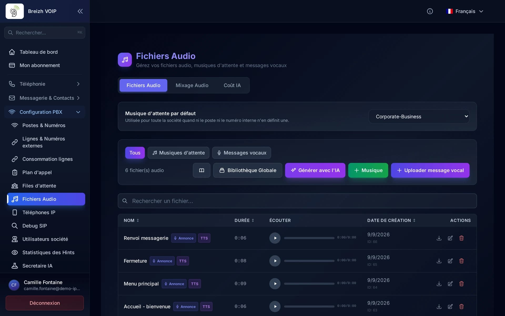 La liste des fichiers audio : la musique d'attente par défaut, les filtres par type, et le tableau avec un lecteur sur chaque ligne.