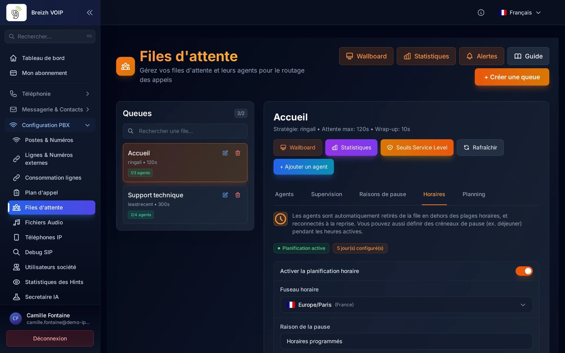 L'onglet Horaires d'une file d'attente : le fuseau, la raison de pause, et les créneaux jour par jour.