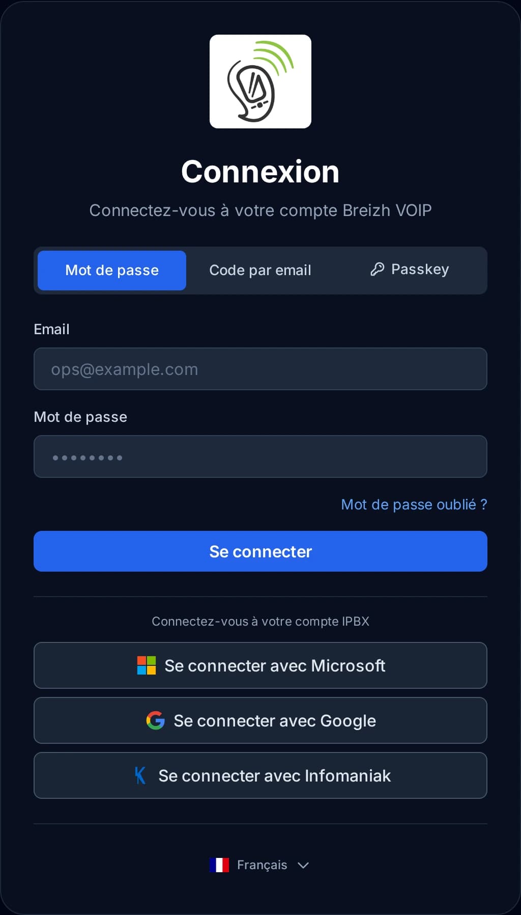 La carte de connexion : sous les onglets Mot de passe, Code par email et Passkey, un bouton par fournisseur.