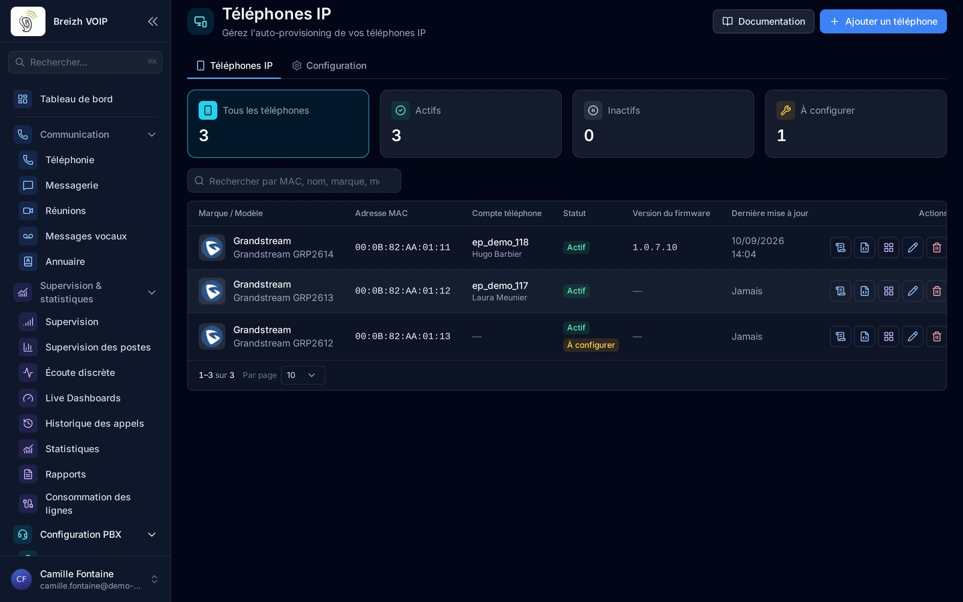 Les téléphones IP de bureau, configurés automatiquement par le panel